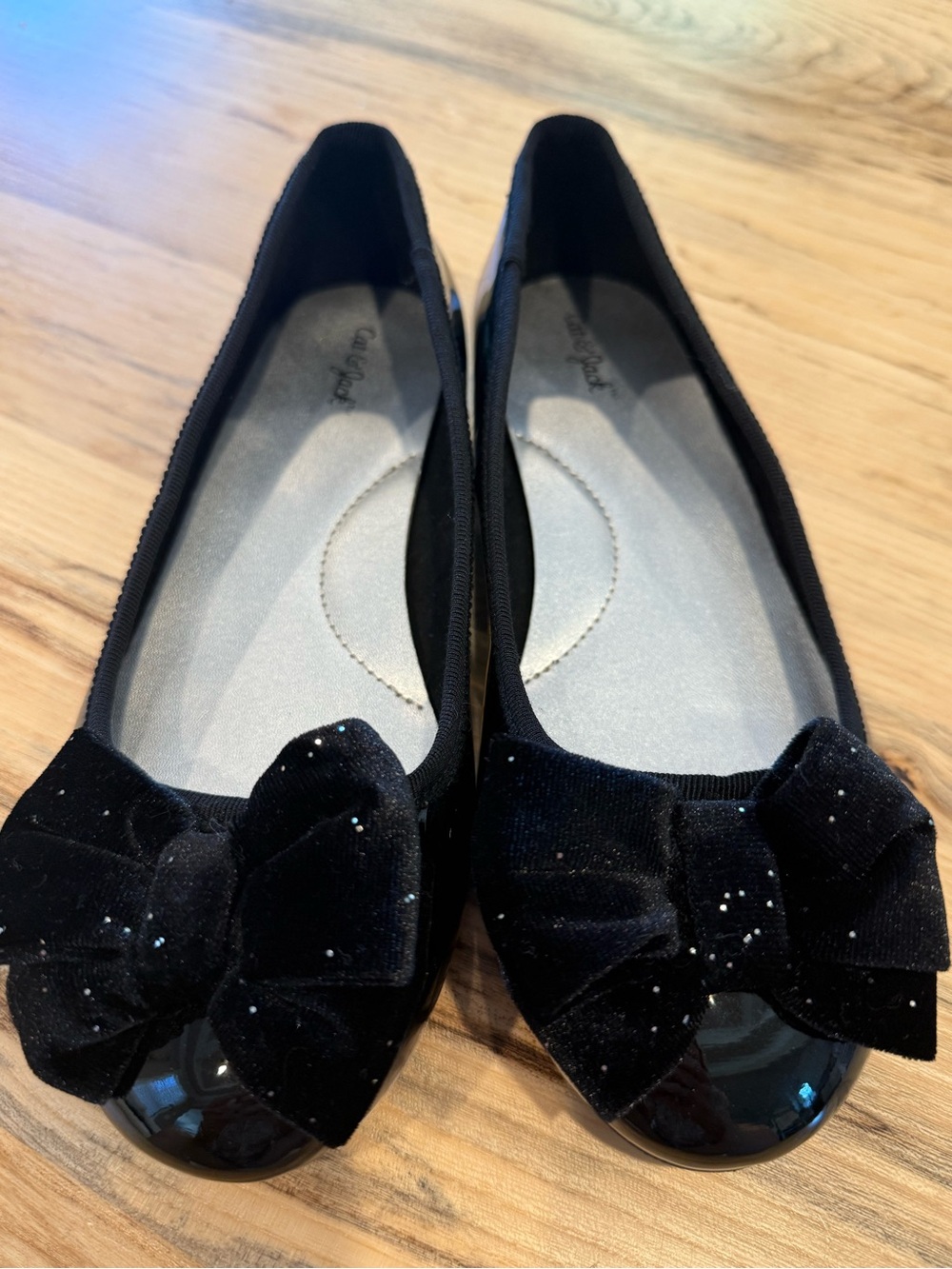 Cat & Jack Girls’ Black Faux Patent Leather w/Velvet Bow Ballet Flats (Size 1)
